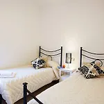 Bella Vista In With Pool Sleeps 6- By Italian