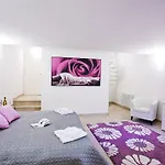 Apartamento Bella Vista In With Pool Sleeps 6- By Italian Mezzegra