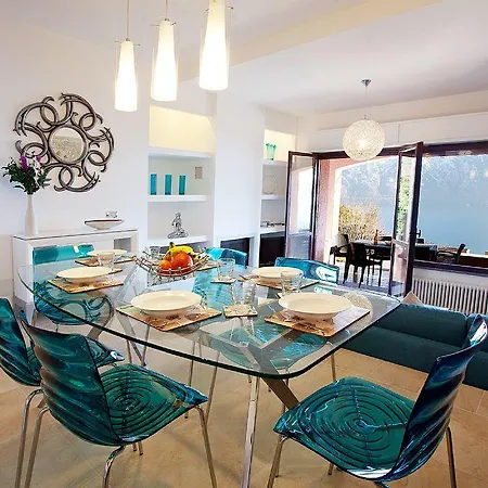 Bella Vista In With Pool Sleeps 6- By Italian ميزّيجرا
