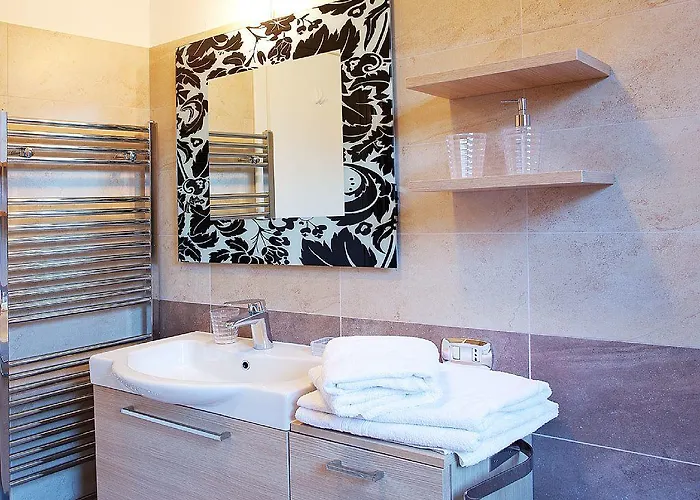 Apartamento Bella Vista In With Pool Sleeps 6- By Italian